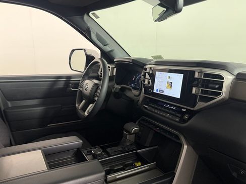 Used 2025 Toyota Sequoia SR5 AWD/4WD image 30