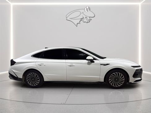 Used 2025 Hyundai Sonata Limited FWD image 6