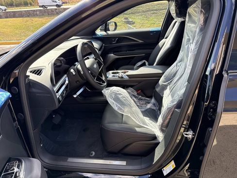 New 2026 Cadillac Lyriq Premium Luxury image 8