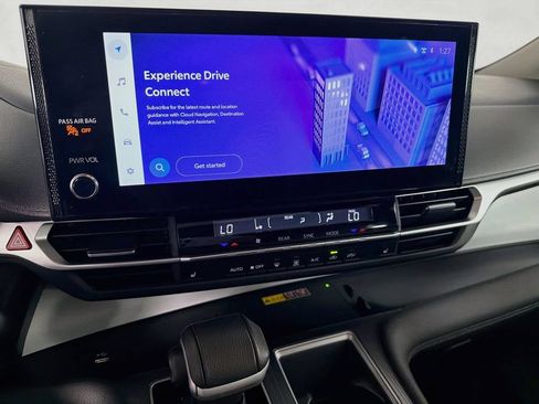 Used 2025 Toyota Sienna XLE FWD image 19