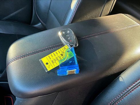 Used 2023 Chevrolet Equinox RS w/ RS Leather Package image 34