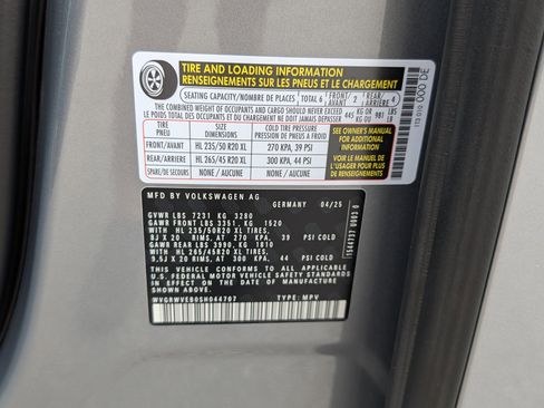 Used 2025 Volkswagen ID. Buzz Pro S Plus RWD image 38