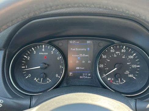 Certified 2018 Nissan Rogue SV w/ Premium Package AWD/4WD image 18