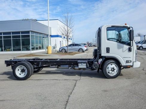 New 2025 Chevrolet Low Cab Forward image 2