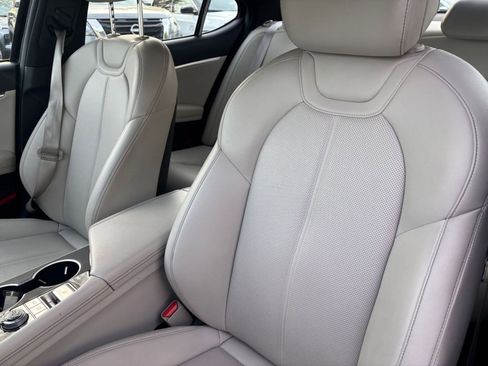 Used 2025 Genesis G70 2.5T AWD/4WD image 36