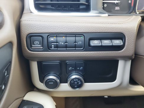 Used 2021 GMC Yukon XL Denali image 30