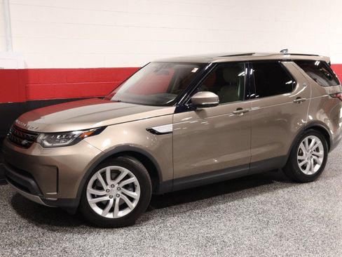 Used 2017 Land Rover Discovery HSE AWD/4WD image 18