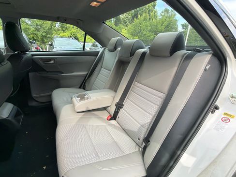 Used 2015 Toyota Camry SE w/ Moonroof Package FWD image 21