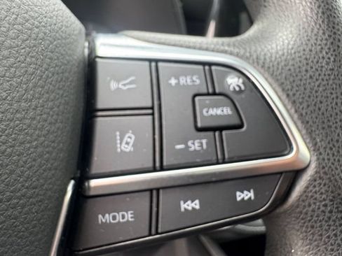 Used 2021 Toyota Highlander L FWD image 8