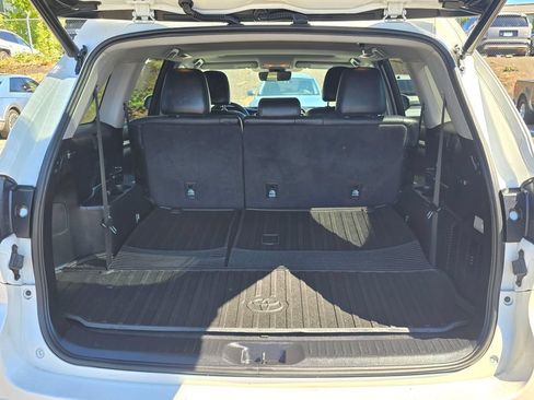 Used 2017 Toyota Highlander Limited AWD/4WD image 12