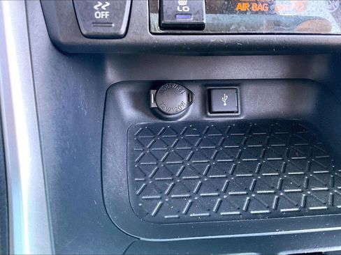 Used 2022 Toyota RAV4 XLE Premium AWD/4WD image 17