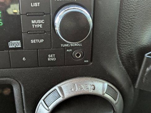 Used 2018 Jeep Wrangler Unlimited Sport w/ Connectivity Group image 16