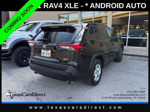Used 2021 Toyota RAV4 XLE image 2