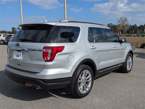 Certified 2018 Ford Explorer XLT w/ Equipment Group 202A image 4