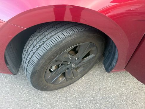 Used 2023 Hyundai Elantra SEL w/ Preferred Accessory Package FWD image 7