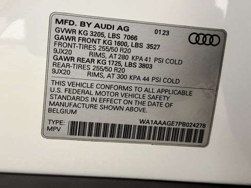 Used 2023 Audi e-tron Premium w/ Convenience Plus Package AWD/4WD image 28