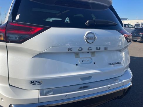 Used 2024 Nissan Rogue Platinum w/ Platinum Premium Package image 32