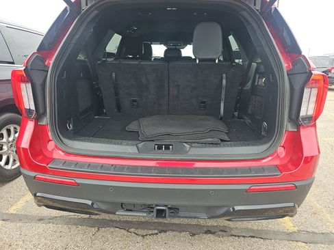 Used 2025 Ford Explorer ST-Line w/ ST-Line Street Pack AWD/4WD image 24