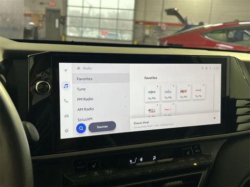 Used 2025 Toyota Camry SE image 18