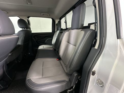 Used 2019 Nissan Titan S image 27