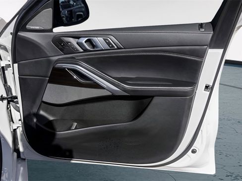 Used 2023 BMW X6 xDrive40i w/ M Sport Package image 32