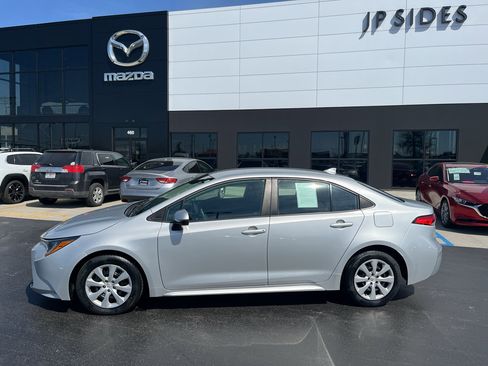 Used 2023 Toyota Corolla LE image 2