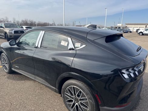 New 2026 Ford Mustang Mach-E Premium image 20