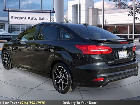 Used 2015 Ford Focus SE w/ SE Sport Package FWD image 7