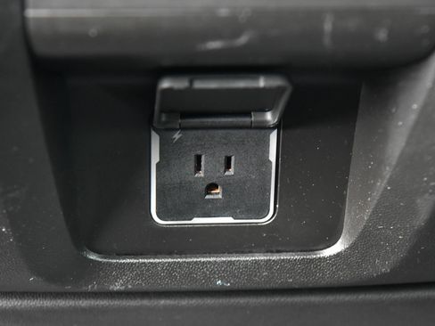 Used 2023 Chevrolet Suburban Premier image 43