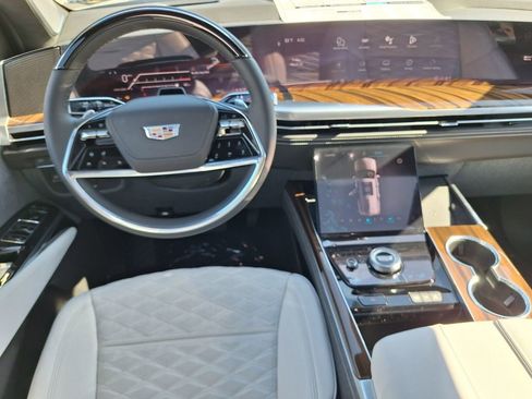 New 2026 Cadillac Escalade ESV Platinum Sport w/ LPO, ONYX Package image 9