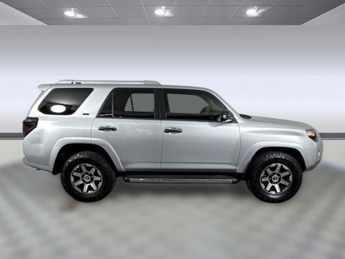 Used 2015 Toyota 4Runner SR5 image 8