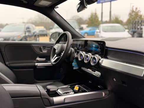 Used 2020 Mercedes-Benz GLB 250 GLB 250 image 18
