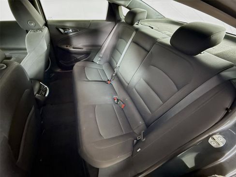 Used 2017 Chevrolet Malibu LT image 11