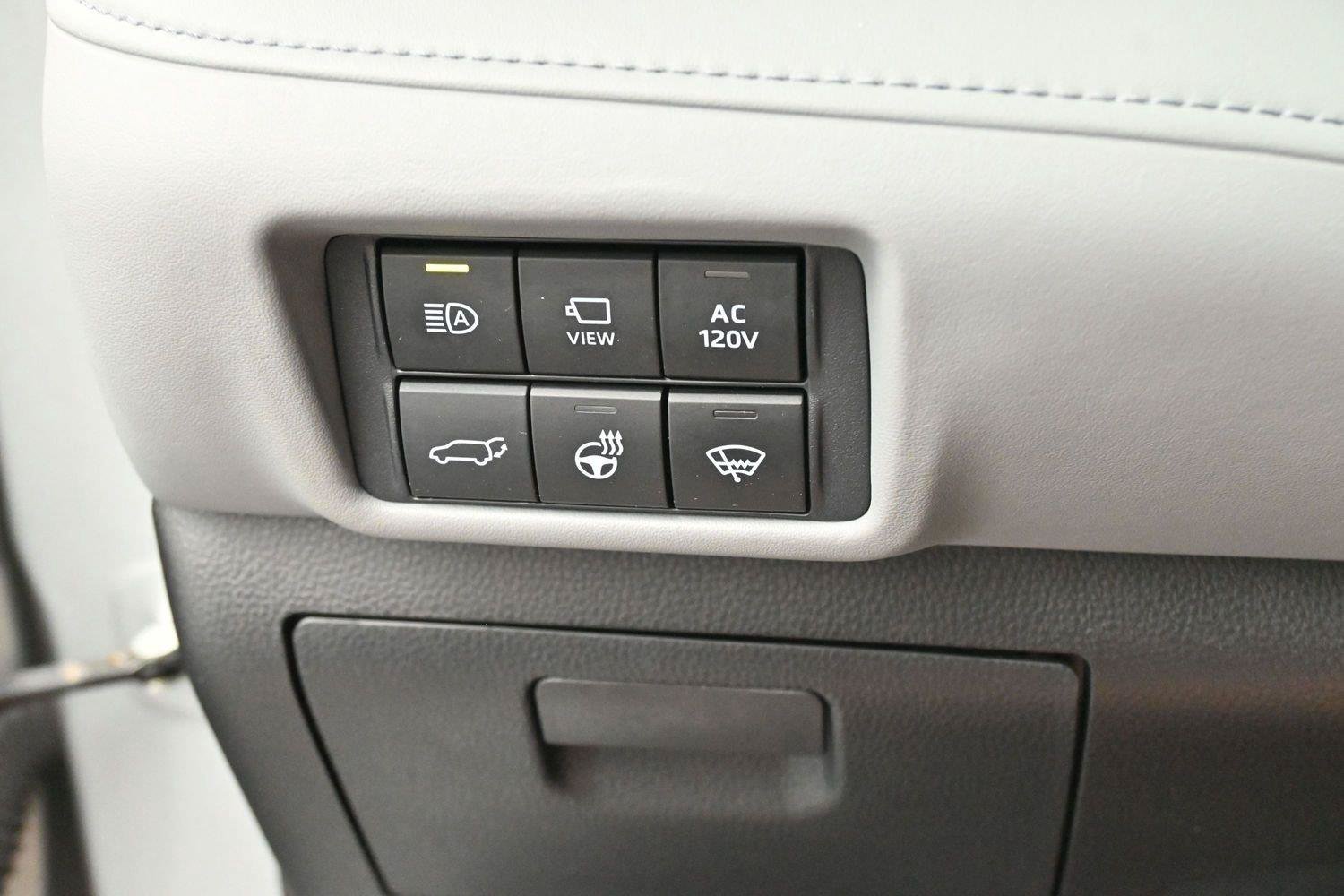 Used 2021 Toyota Highlander Limited FWD image 21