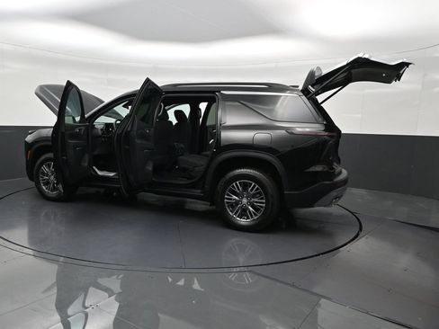 Certified 2026 Chevrolet Traverse LT FWD image 40