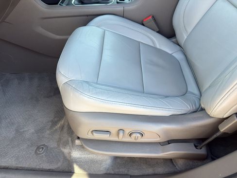 Used 2020 Chevrolet Traverse LT w/ LT Premium Package image 12