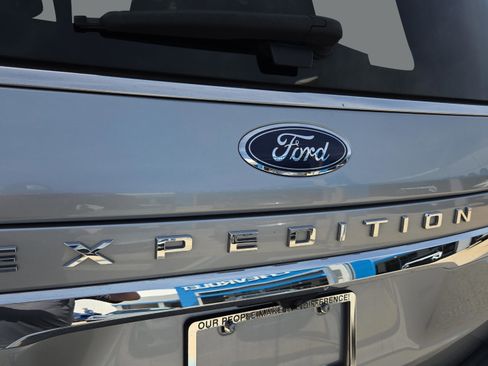 Used 2024 Ford Expedition Limited AWD/4WD image 34