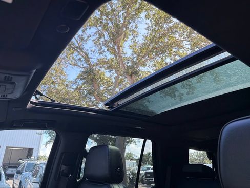 Used 2023 GMC Yukon Denali RWD image 10