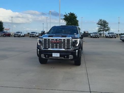 New 2026 GMC Sierra 2500 Denali w/ Denali Reserve Package AWD/4WD image 4