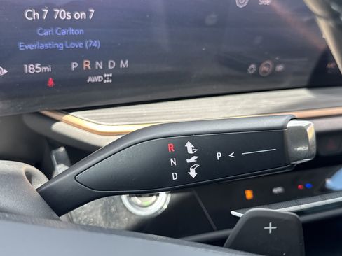 Certified 2025 Buick Envision Sport Touring AWD/4WD image 31