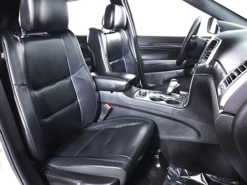 Used 2018 Jeep Grand Cherokee Limited image 41