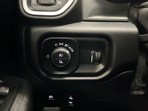 Used 2020 RAM 1500 Big Horn AWD/4WD image 34