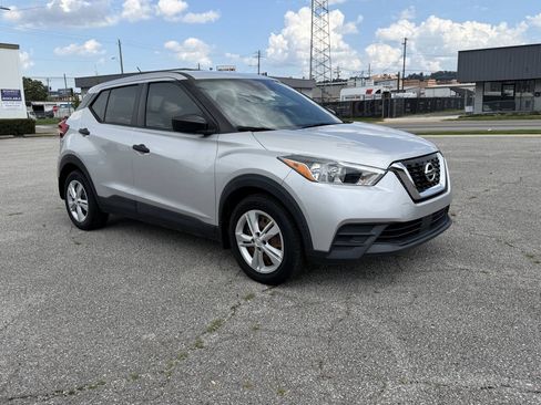 Used 2020 Nissan Kicks S FWD image 4