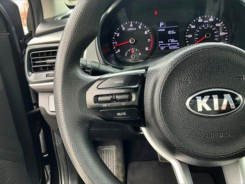 Used 2018 Kia Rio LX image 15