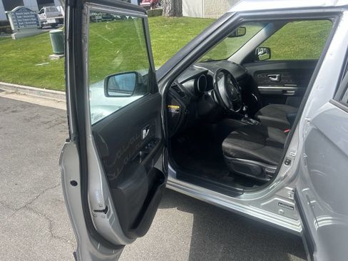 Used 2013 Kia Soul + image 5