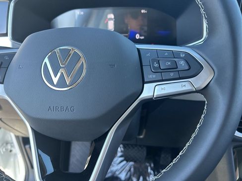 New 2026 Volkswagen Taos SE FWD image 21