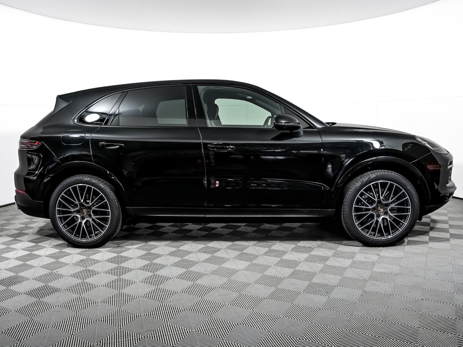 Certified 2023 Porsche Cayenne AWD/4WD image 9