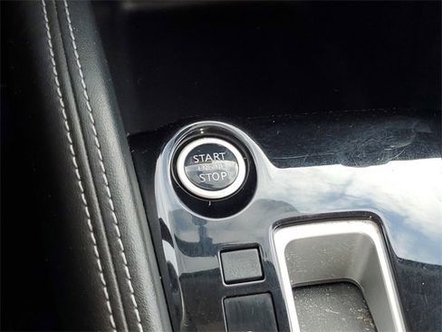 Used 2018 Nissan Kicks SV image 32