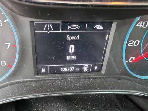 Used 2017 Chevrolet Cruze LT w/ Convenience Package FWD image 4