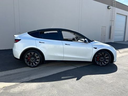 Used 2024 Tesla Model Y Performance image 8